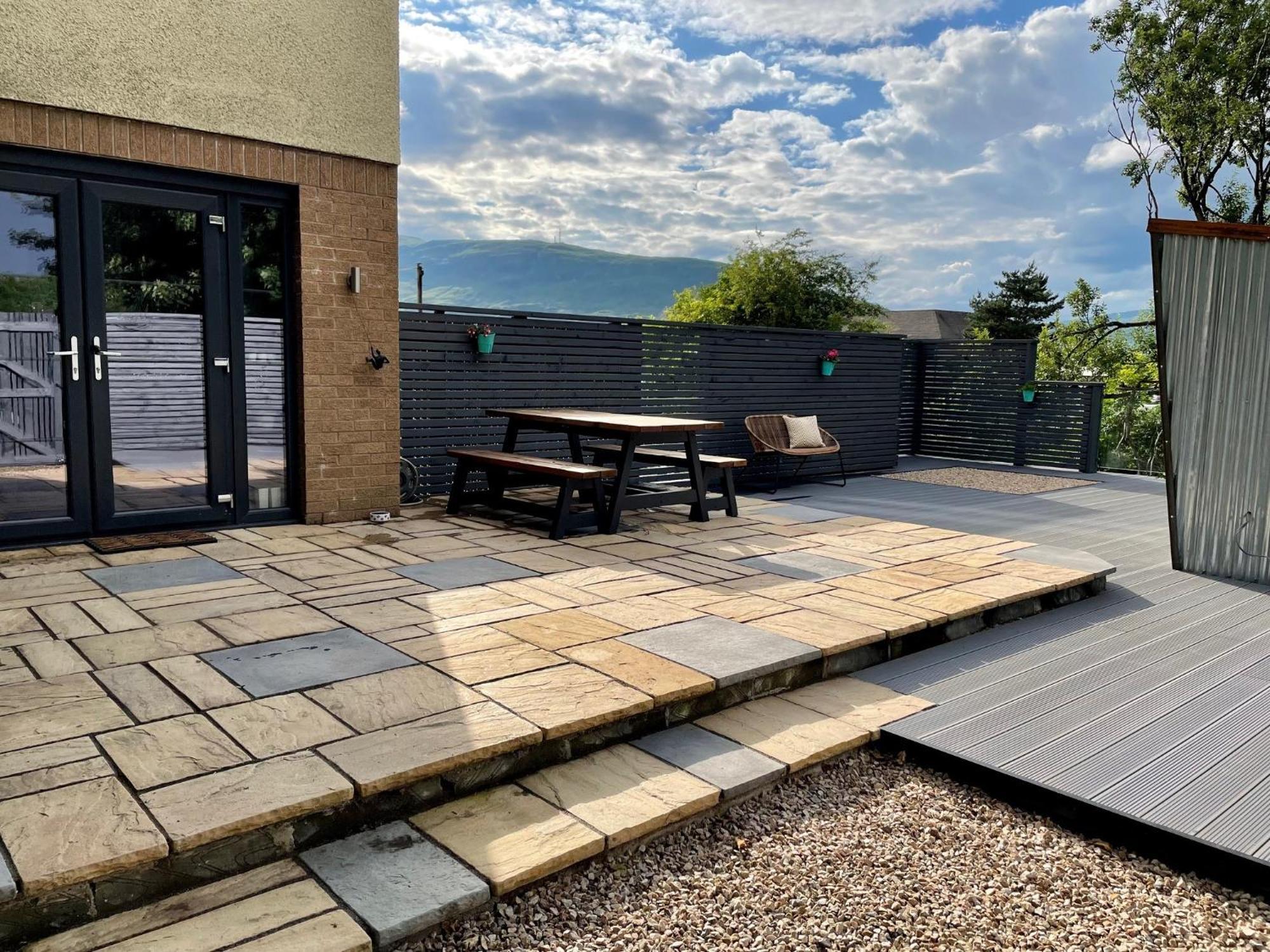 Stylish, Central Studio With Kitchen & Large Deck Fort William Extérieur photo