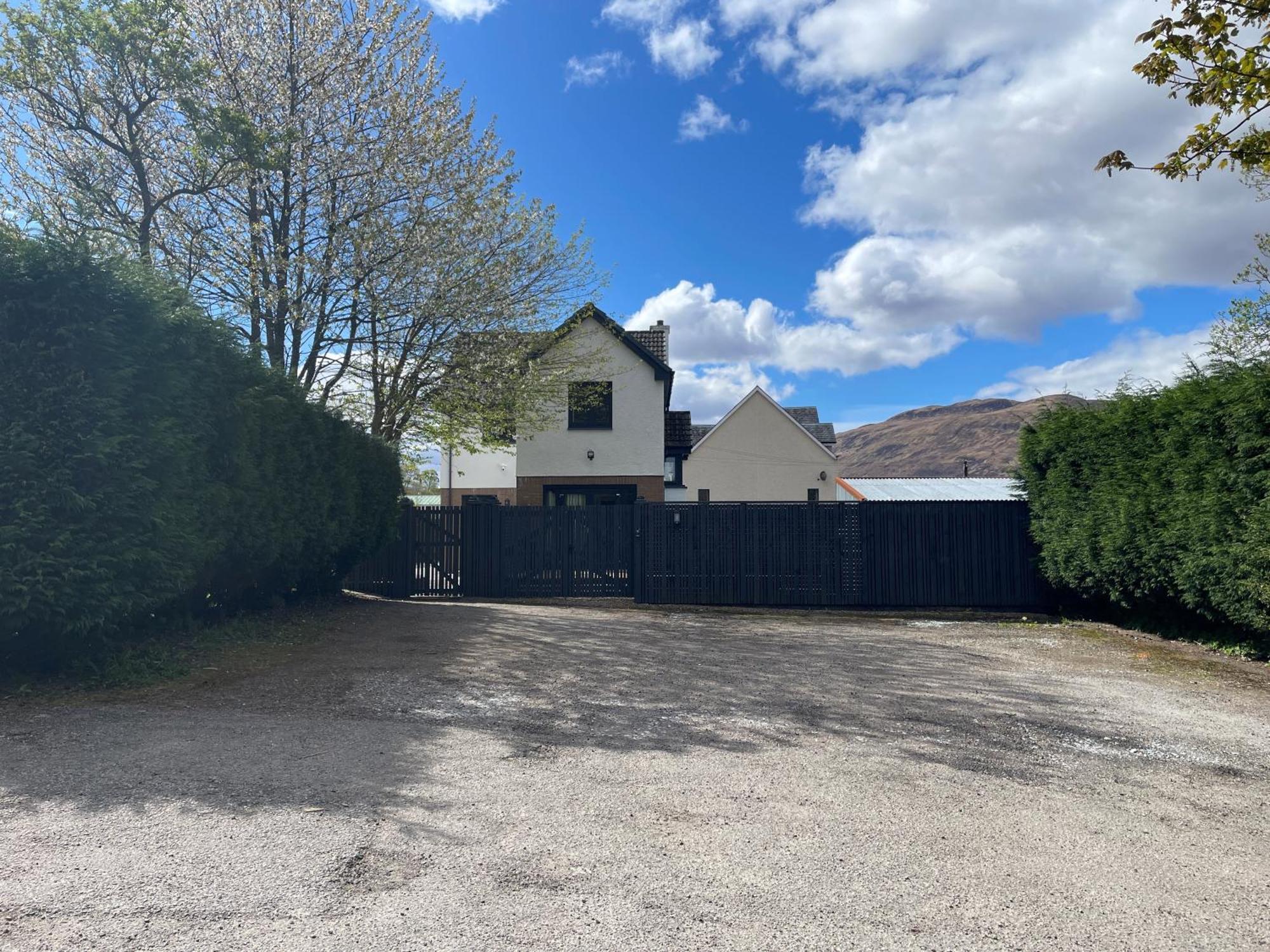 Stylish, Central Studio With Kitchen & Large Deck Fort William Extérieur photo